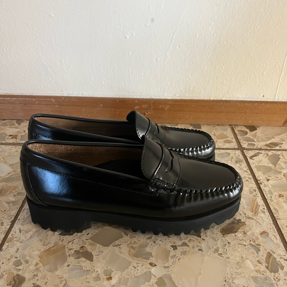 Weejuns Whitney lug women’s loafers by G.H. Bass & Co never worn!